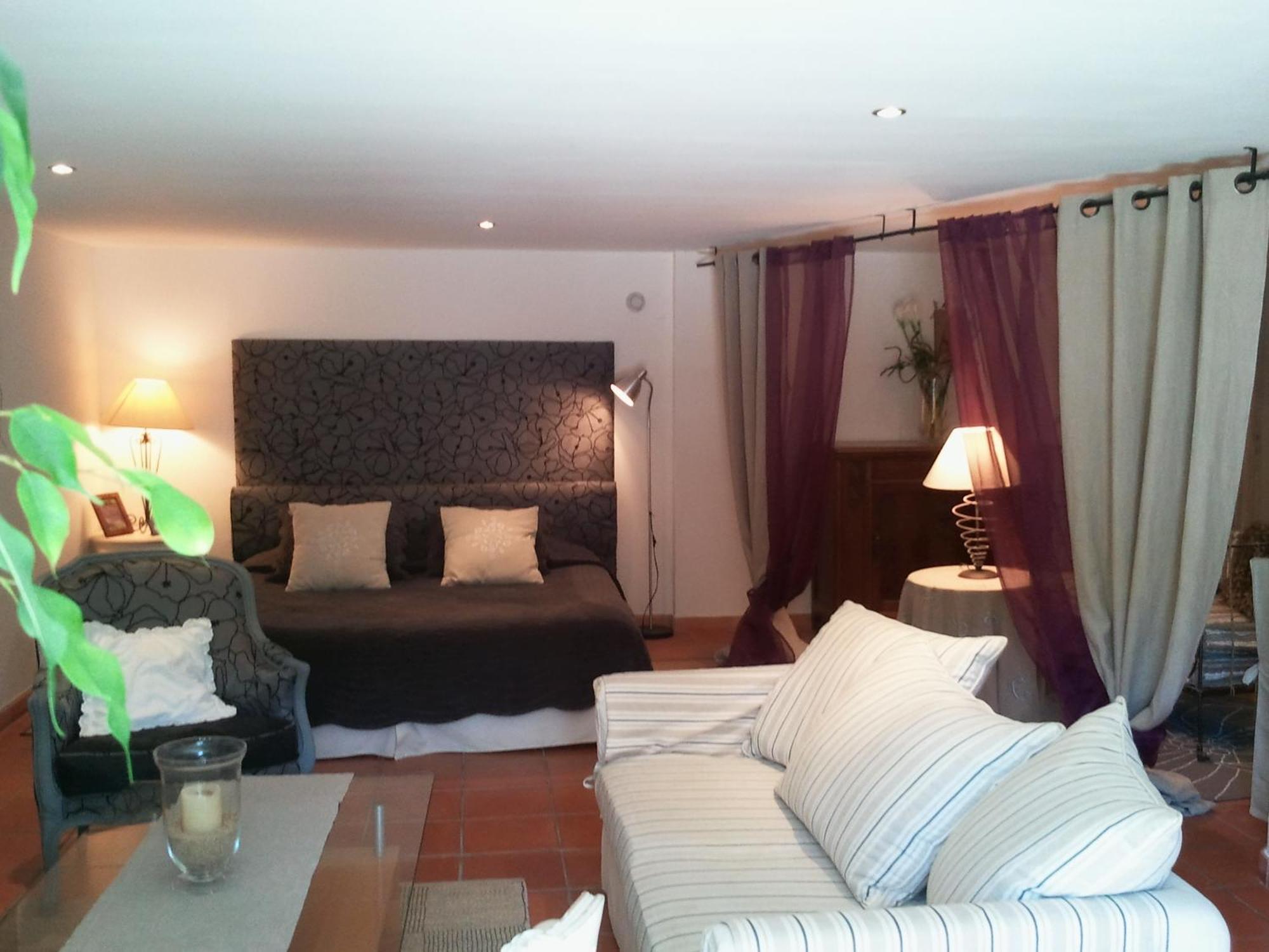 Les Chambres D'Hotes De La Ferrage La Tour-dʼAigues 외부 사진