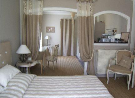 Les Chambres D'Hotes De La Ferrage La Tour-dʼAigues 외부 사진